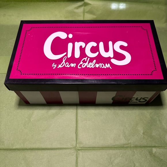 Circus by Sam Edelman Marita Flat Sandal - Picture 2 of 6